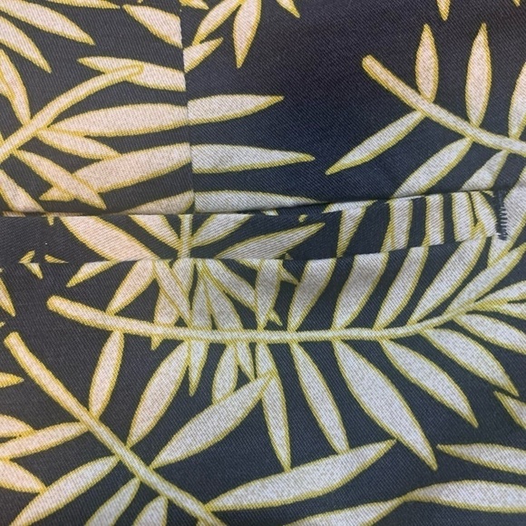 Ann Taylor city Cotton shorts, size 10. - Picture 5 of 7